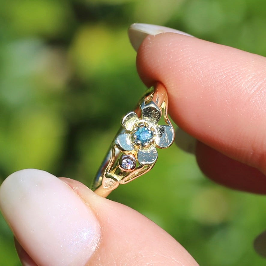 Unique Parti Sapphire and Diamond Flower Ring, 18ct Yellow Gold, size N or just over 6.5