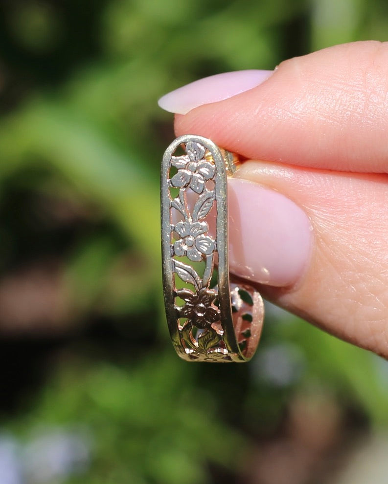 Floral Hand Carved 9ct Yellow Gold Earrings - Studs-, 9ct Yellow Gold, 3.13g