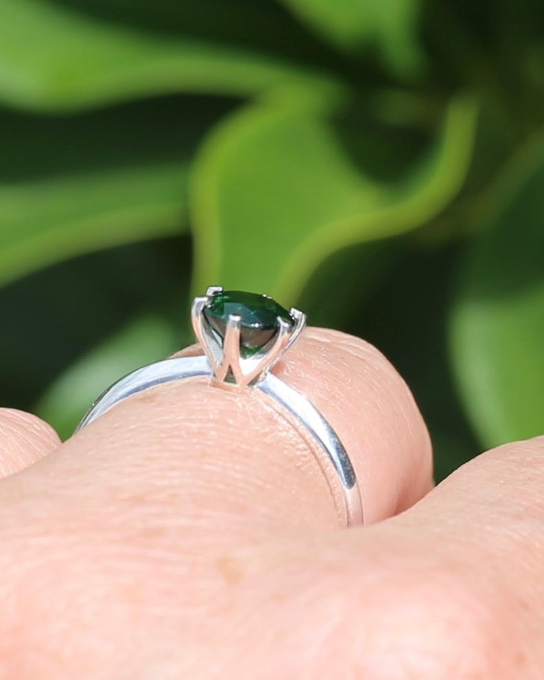 1.1ct Tsavorite Green Garnet in 6 Claw Solitaire Ring, Sterling Silver, size N or 6.75, 1.85g