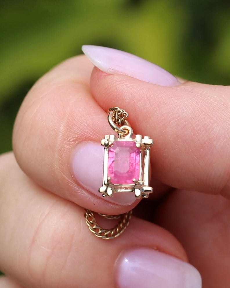 0.65ct pink tourmaline Handmade Pendant, 9ct Yellow Gold, 1.11g
