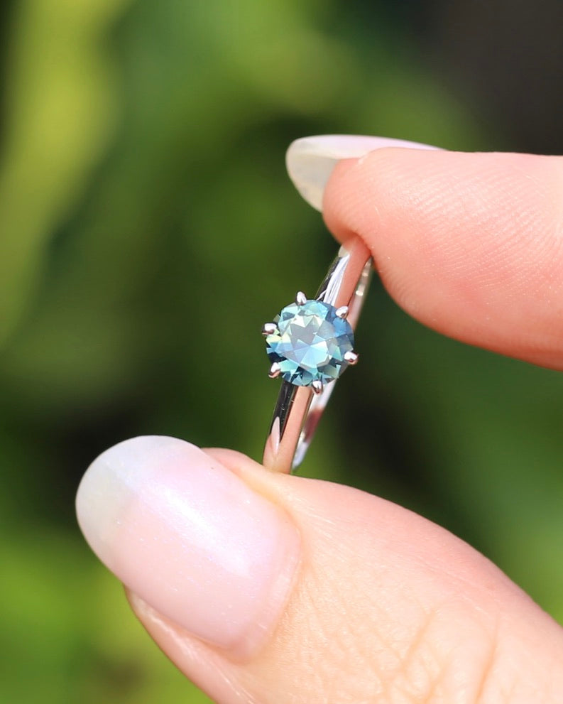 1.19ct Parti Sapphire Solitaire, 6 claw 14ct White Gold, size L1/2 or 6, 2.26g, with valuation
