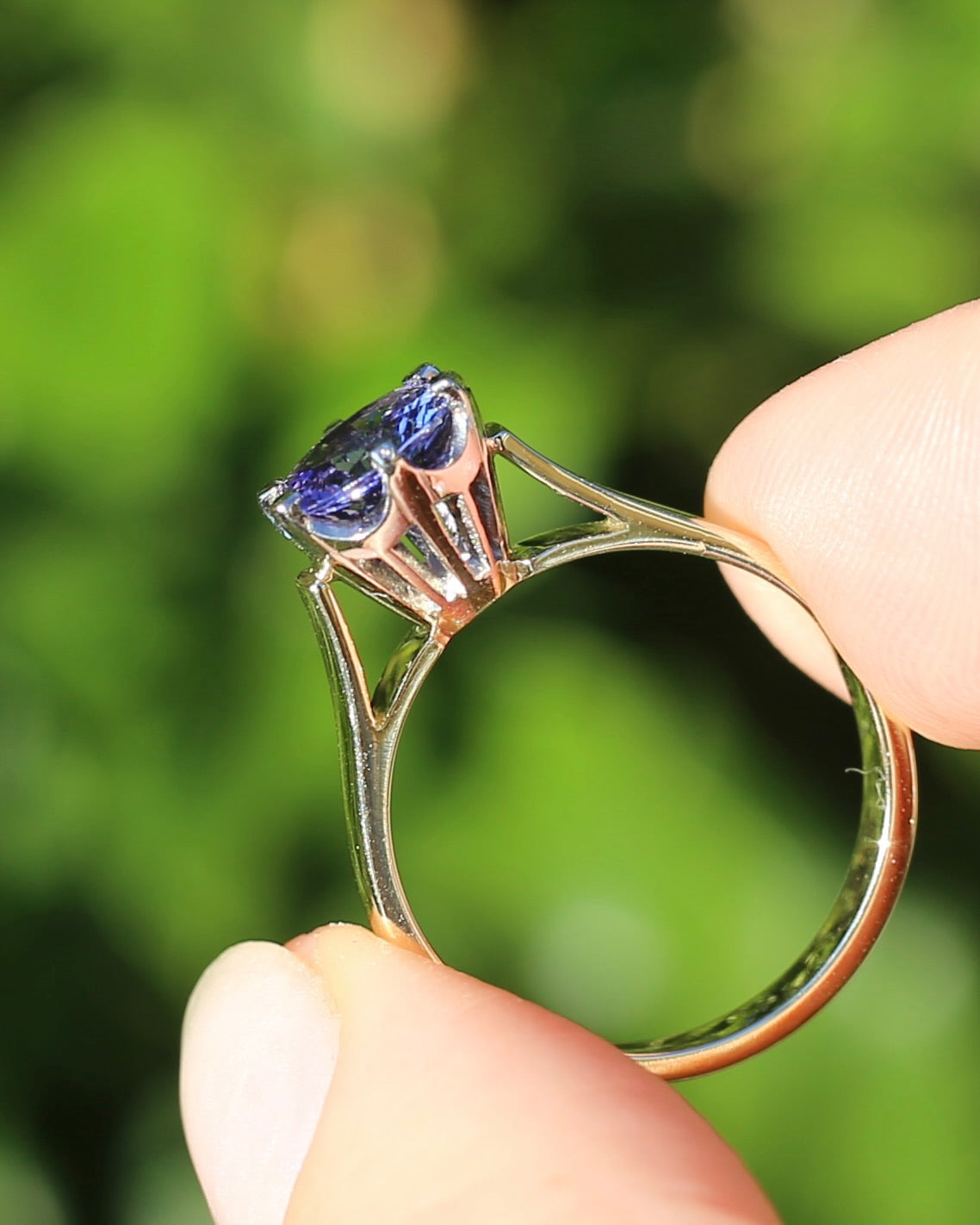 1.65ct Tanzanite in Vintage Mixed Metal 9ct White & Yellow Gold Ring, size Q1/2 or 8.25