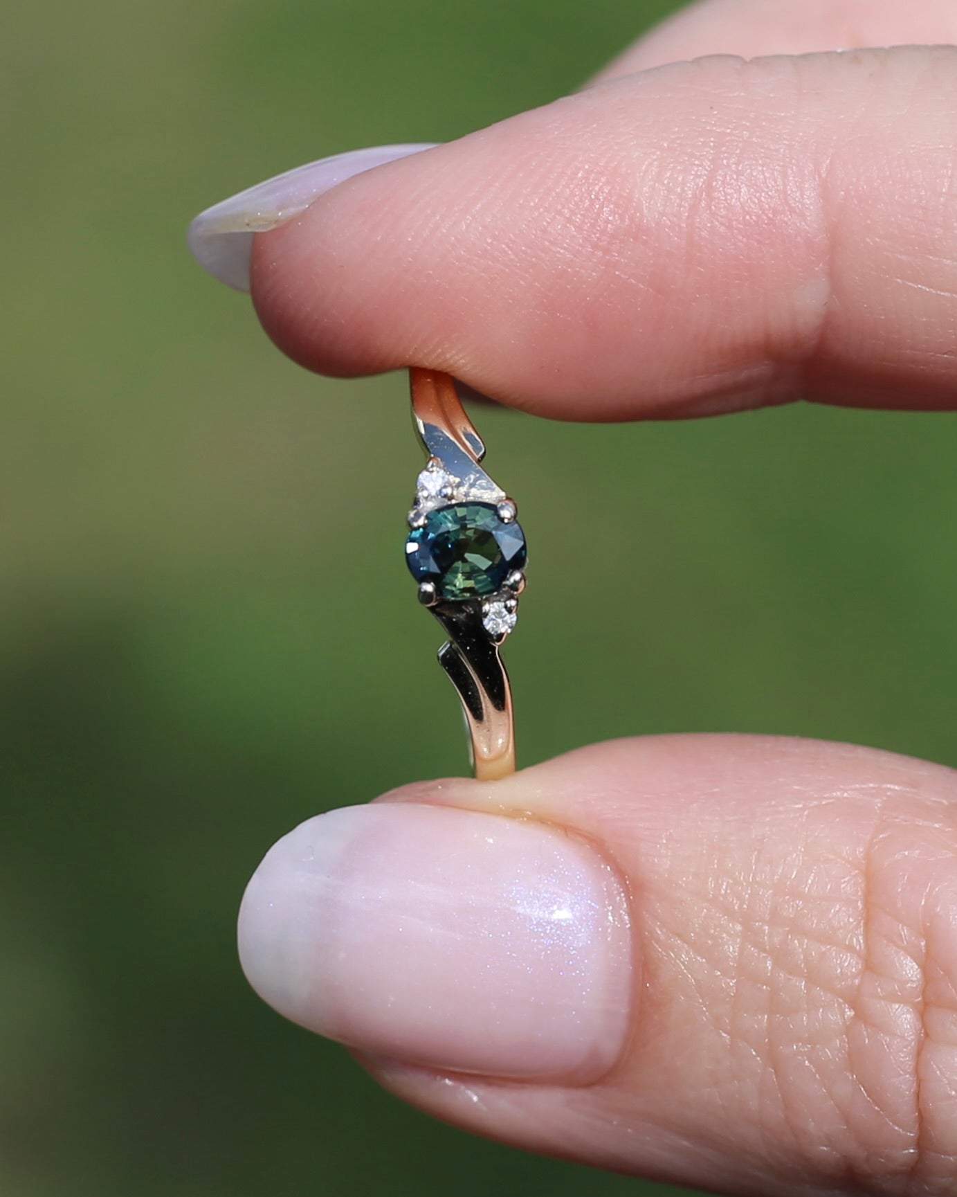 0.5ct Parti Sapphire with Diamond Side Stones, 9ct Yellow Gold, size O or 7.25, 1.48g