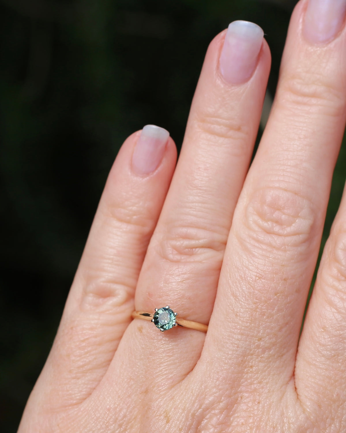0.75ct Seafoam Parti Sapphire Solitaire, 9ct Yellow Gold, size M1/2 or just over 6.25, 1.24g