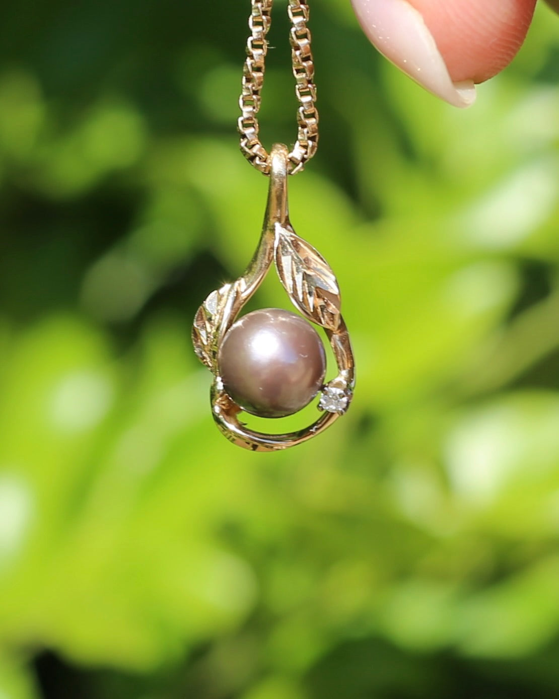 Grey Pearl, Diamond and Three Leaf Pendant, 14ct Yellow Gold, 1.61g