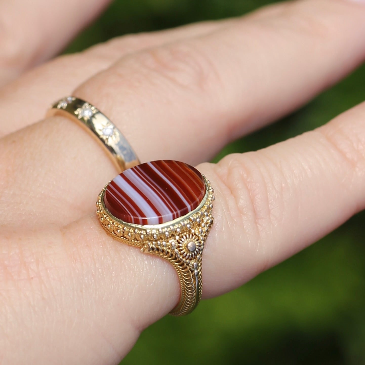 Mid Century Banded Agate in the Elaborate Scroll Detailed Floral Ring, 14ct Yellow Gold, size K1/2 or just under 5.5