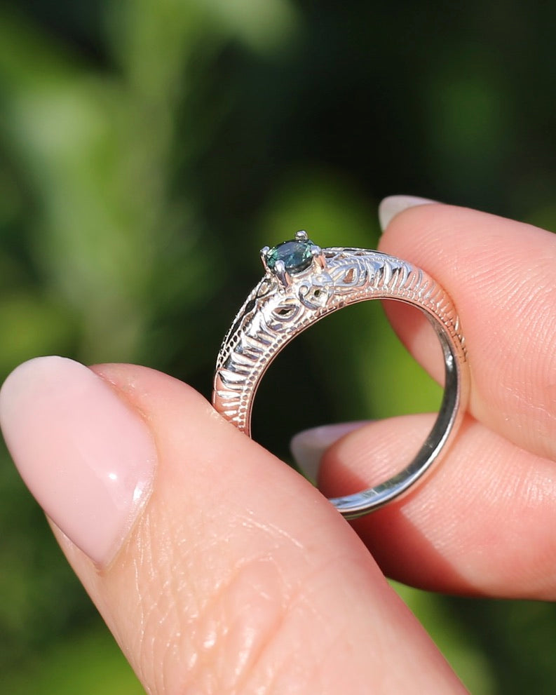 0.4ct Parti Sapphire Solitaire, Silver Filigree Ring, size N1/2 or 7, 2.6g