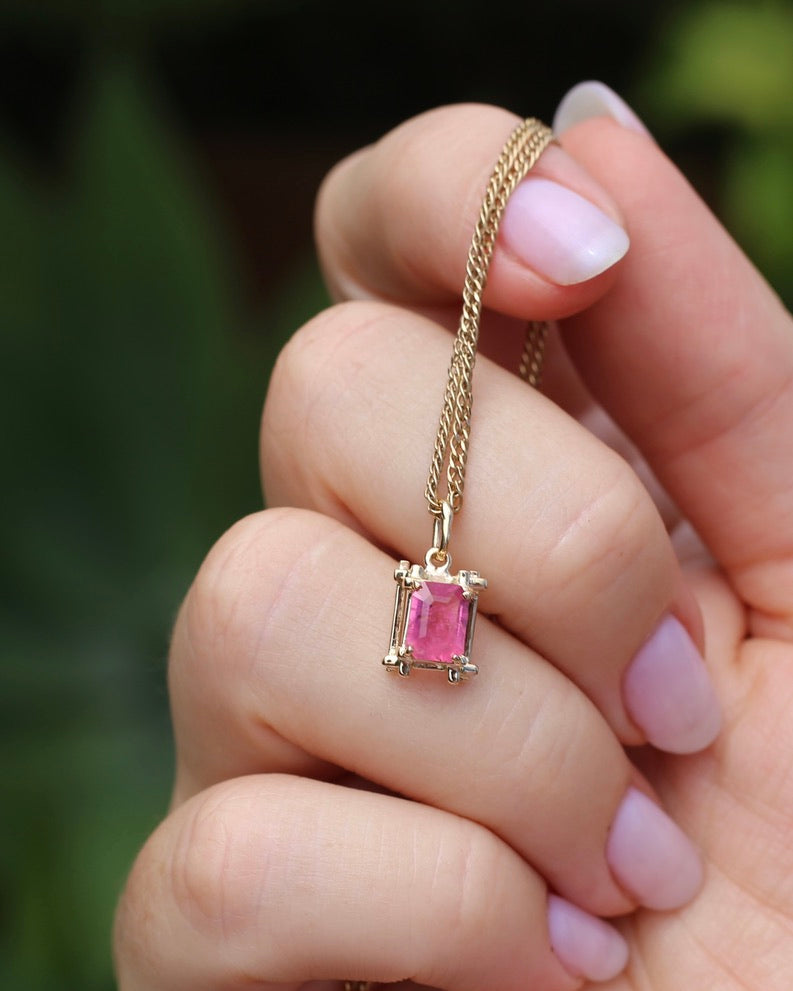 0.65ct pink tourmaline Handmade Pendant, 9ct Yellow Gold, 1.11g