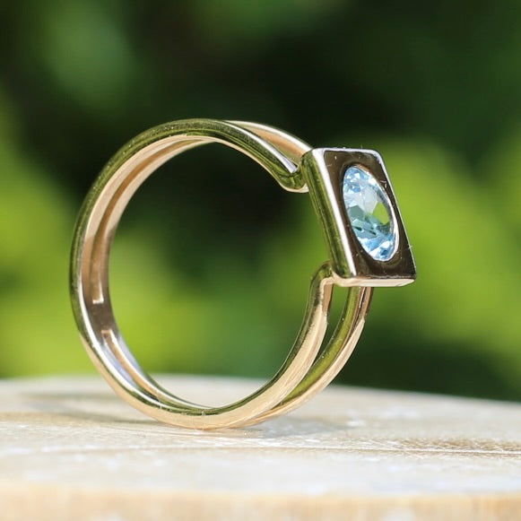 Bezel Set Square Face Blue Zircon Ring on Split Band, 9ct Yellow Gold, fits like size R or 8.5