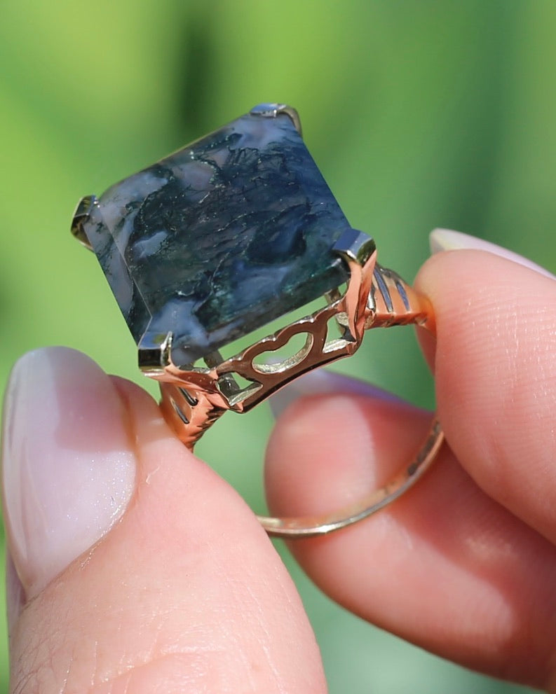 1963 London Made 14.5ct Moss Agate Cocktail Ring, 9ct Yellow Gold, size M or 6.25, 6.75g
