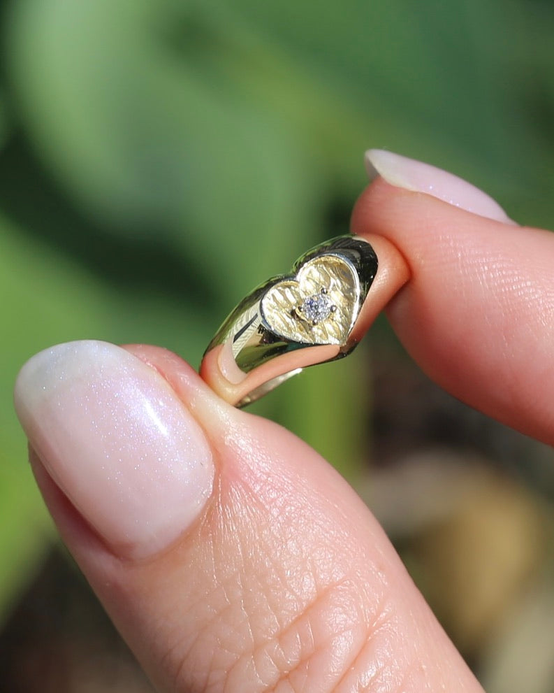 ON HOLD 1979 London Made Old Cut Diamond Heart Signet Ring, 9ct Yellow Gold, size J1/2 or 5, 2.48g