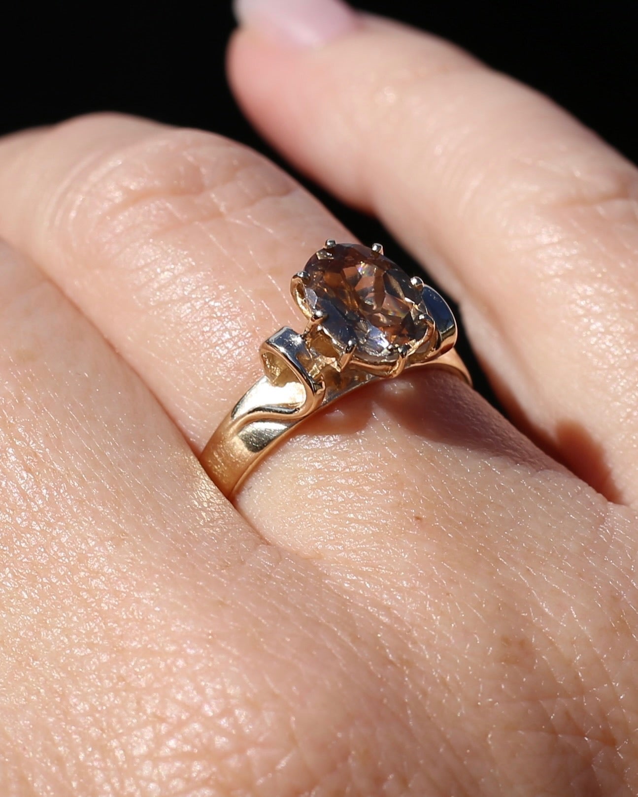 Pale Honey Coloured 2.4ct Australian Zircon in  Vintage 9ct Yellow Gold, size P or 7.5