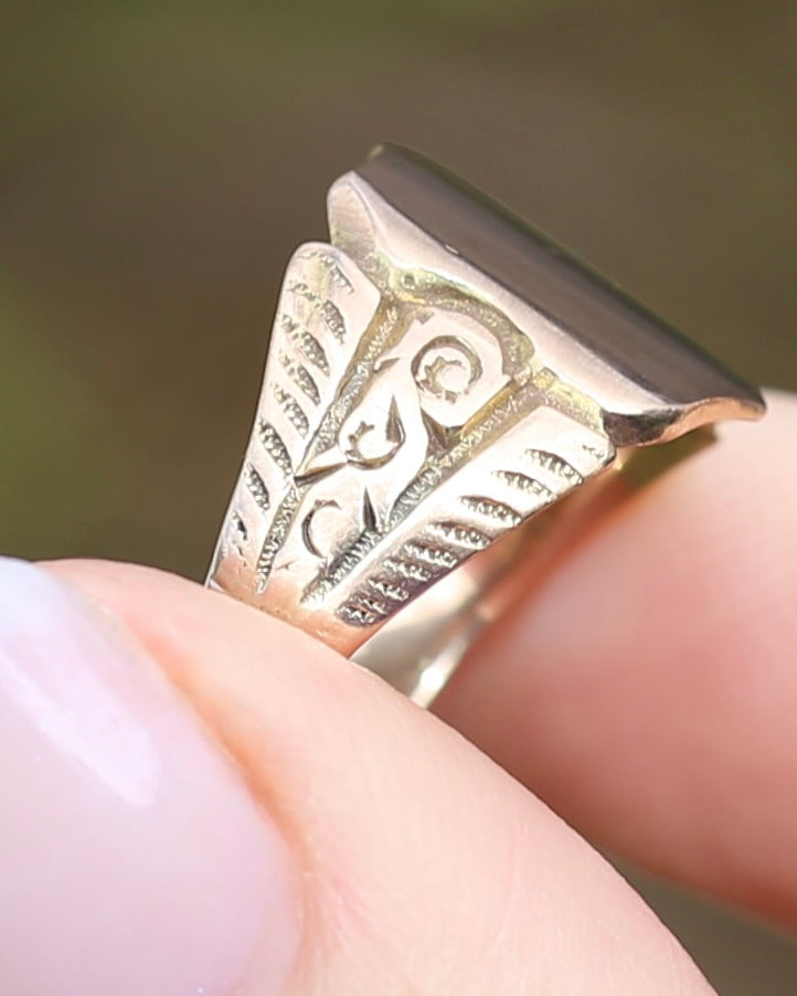 Antique 1918 Signet Ring with Carved Shoudlers, 9ct Old Rose Gold, size Q or 8 - fits more like O1/2 - P or 7.5 based on width, 4.29g