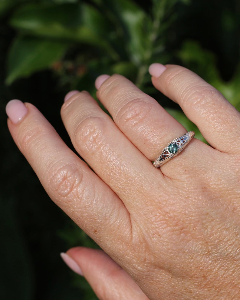 0.4ct Parti Sapphire Solitaire, Silver Filigree Ring, size N1/2 or 7, 2.6g