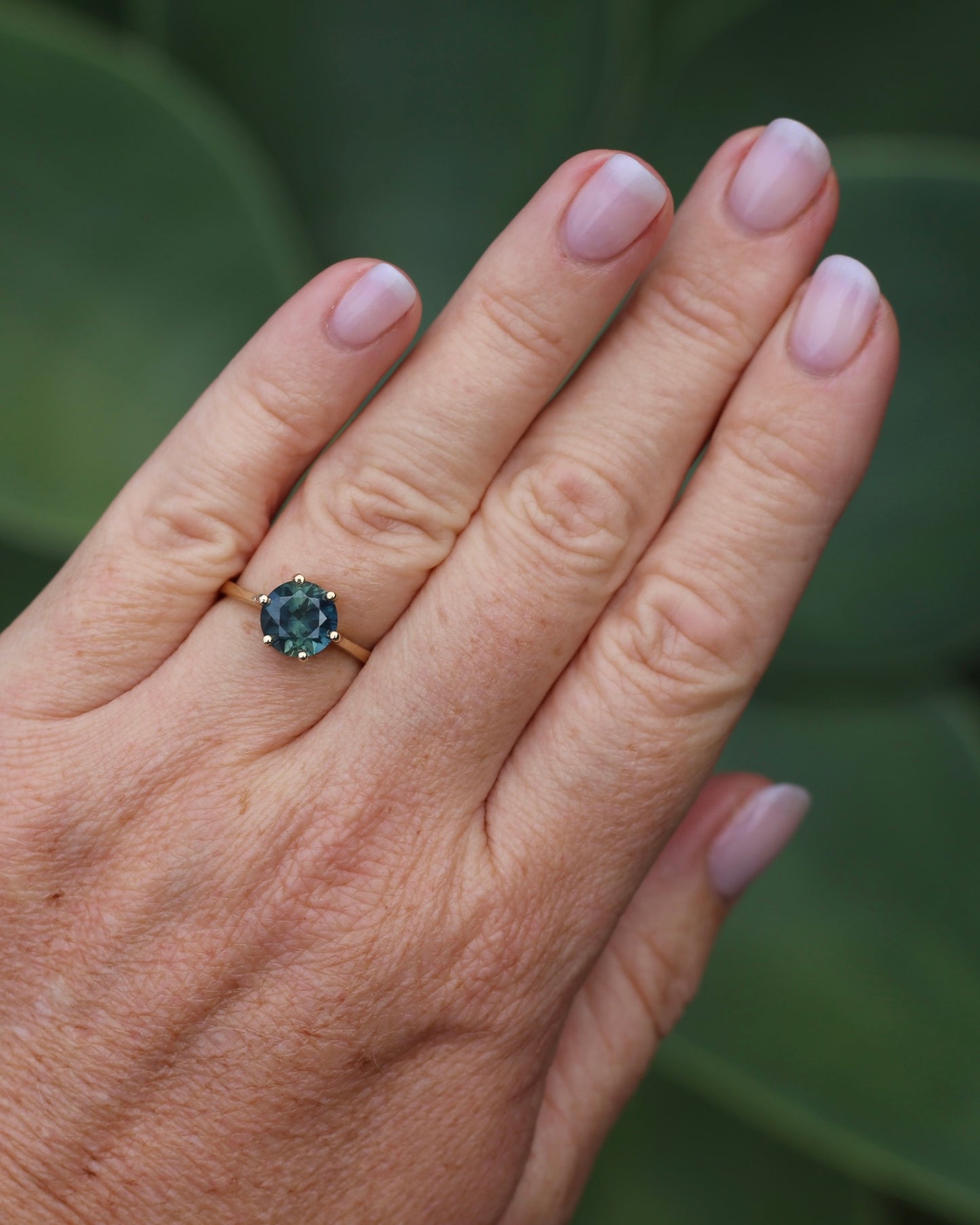 2.95ct Unheated Parti Sapphire Solitaire, 9ct Yellow Gold, size O or 7.5, 3.05g