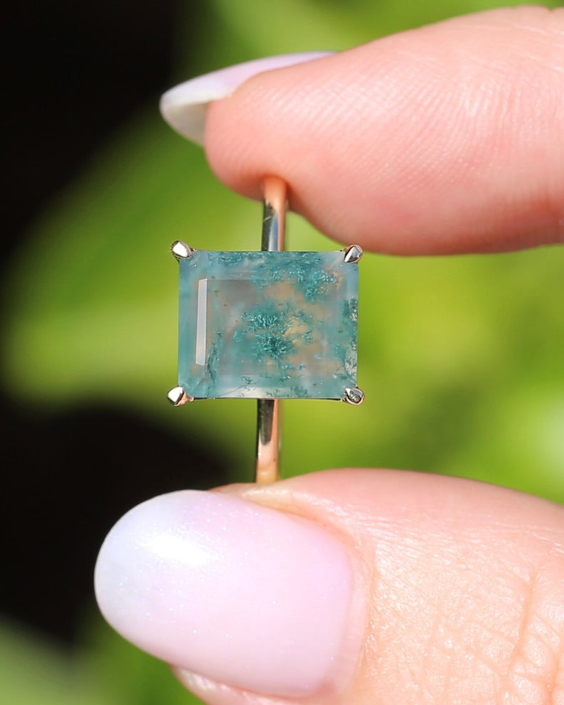 3.7ct Emerald Cut Moss Agate Ring, 9ct Yellow Gold, size Q1/2 or 8.25, 3.0g