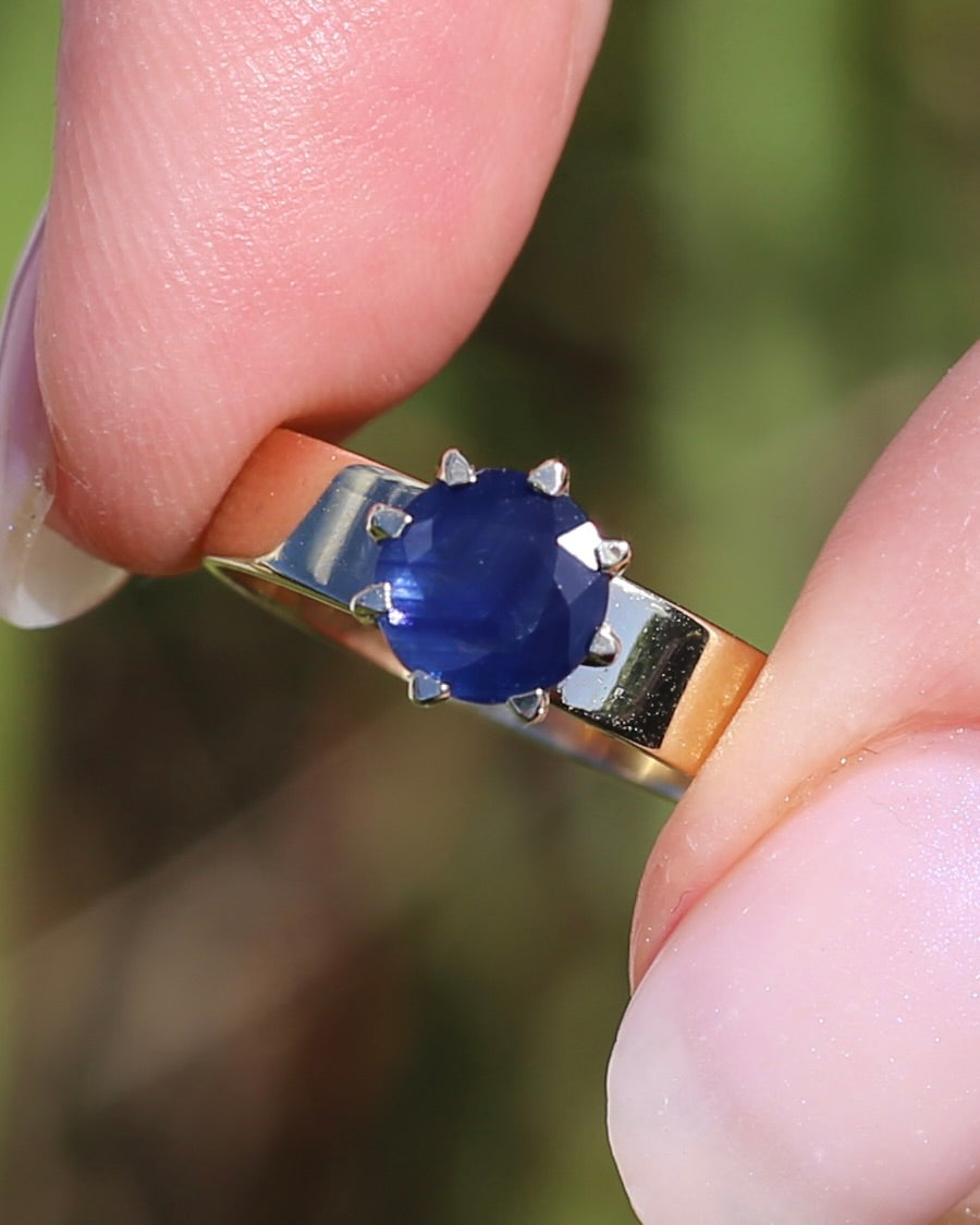ON HOLD Multi Claw Set Vintage Blue Sapphire Ring with Silk Inclusions, 9ct Yellow Gold, size L1/2 or 6, 2.49g