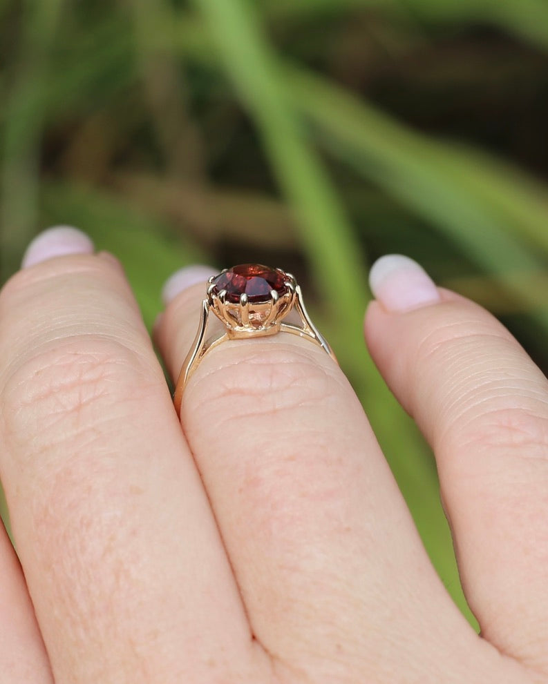 4ct Natural Red Zircon in Vintage Birmingham Made 1973 Multi Claw Ring, 9ct Yellow Gold, size M1/2 or 6.5, 2.61g