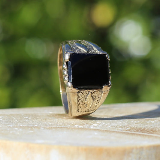 Vintage Black Square Faced Signet Ring, 9ct Yellow Gold, size T or 9.5