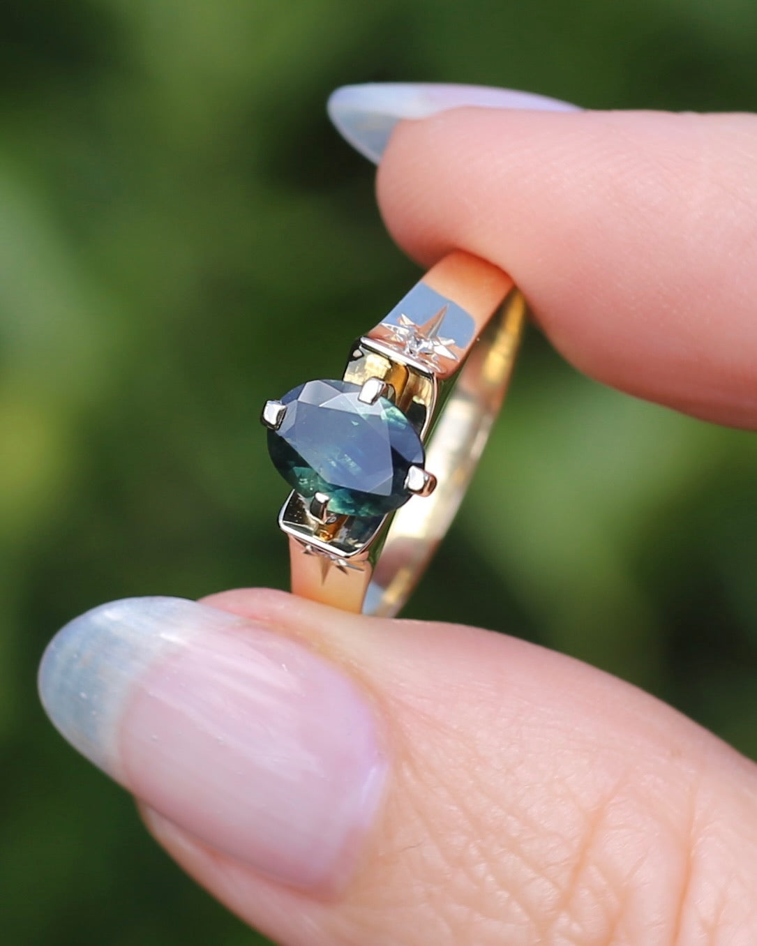 Circa 1970s 1.2ct Oval Australian Parti Sapphire Ring with Star Set Diamond Side Stones, 9ct Yellow Gold, size R1/2 or 8.75, 3.28g