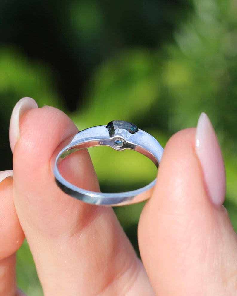 Australian Parti Sapphire Ring in Silver, size P or 7.75, 2.7g