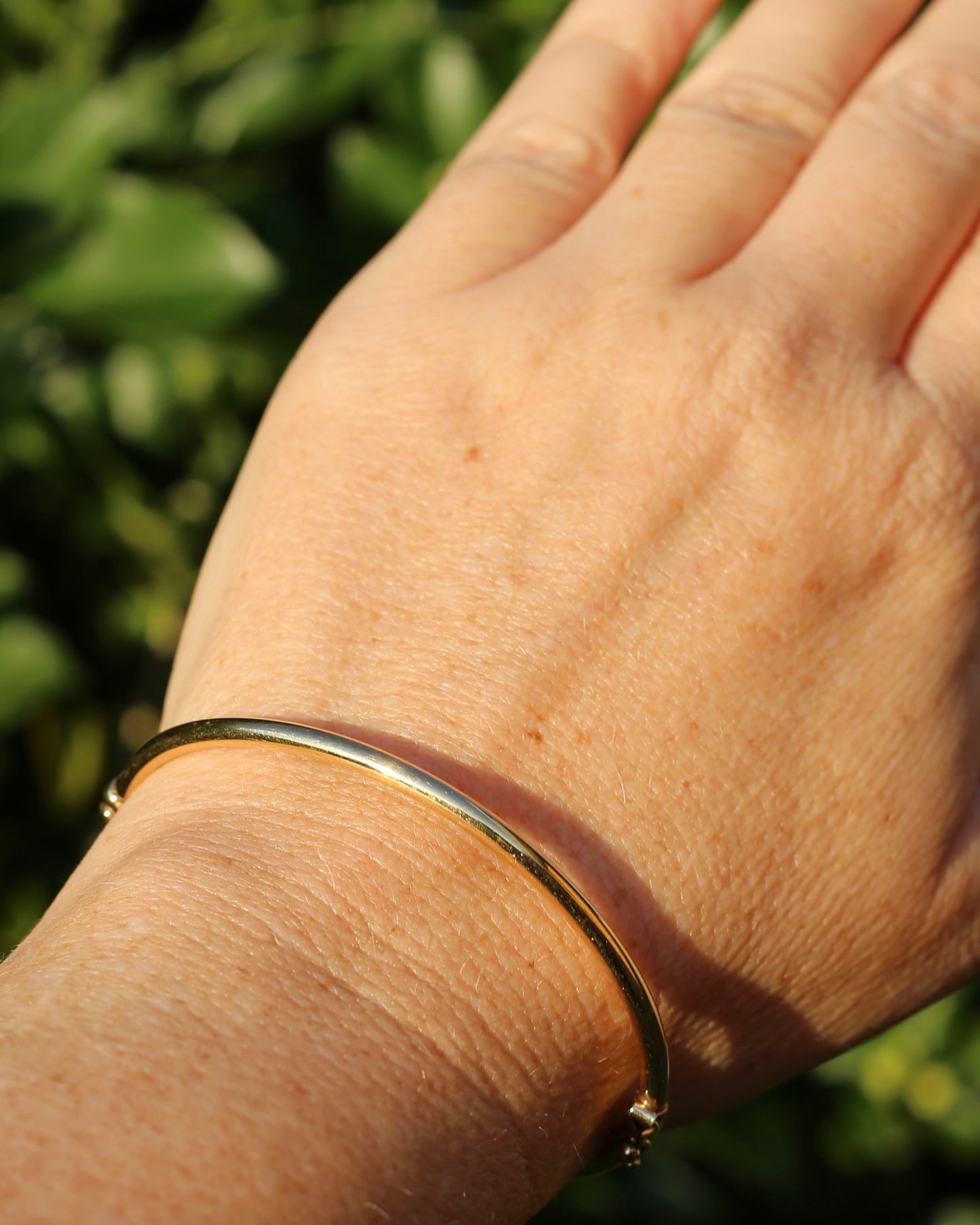 Silver Filled 1/10 Gold Hinged Bangle, approx 17cm oval, 5.81g