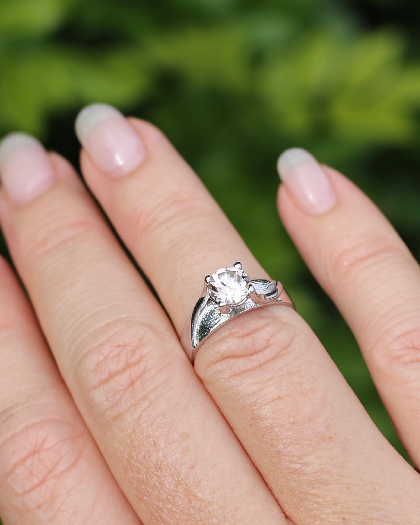 Circa 1970s 1.57ct White Pink Australian Zircon Ring, 9ct White Gold, size N or 6.75, 3.44g