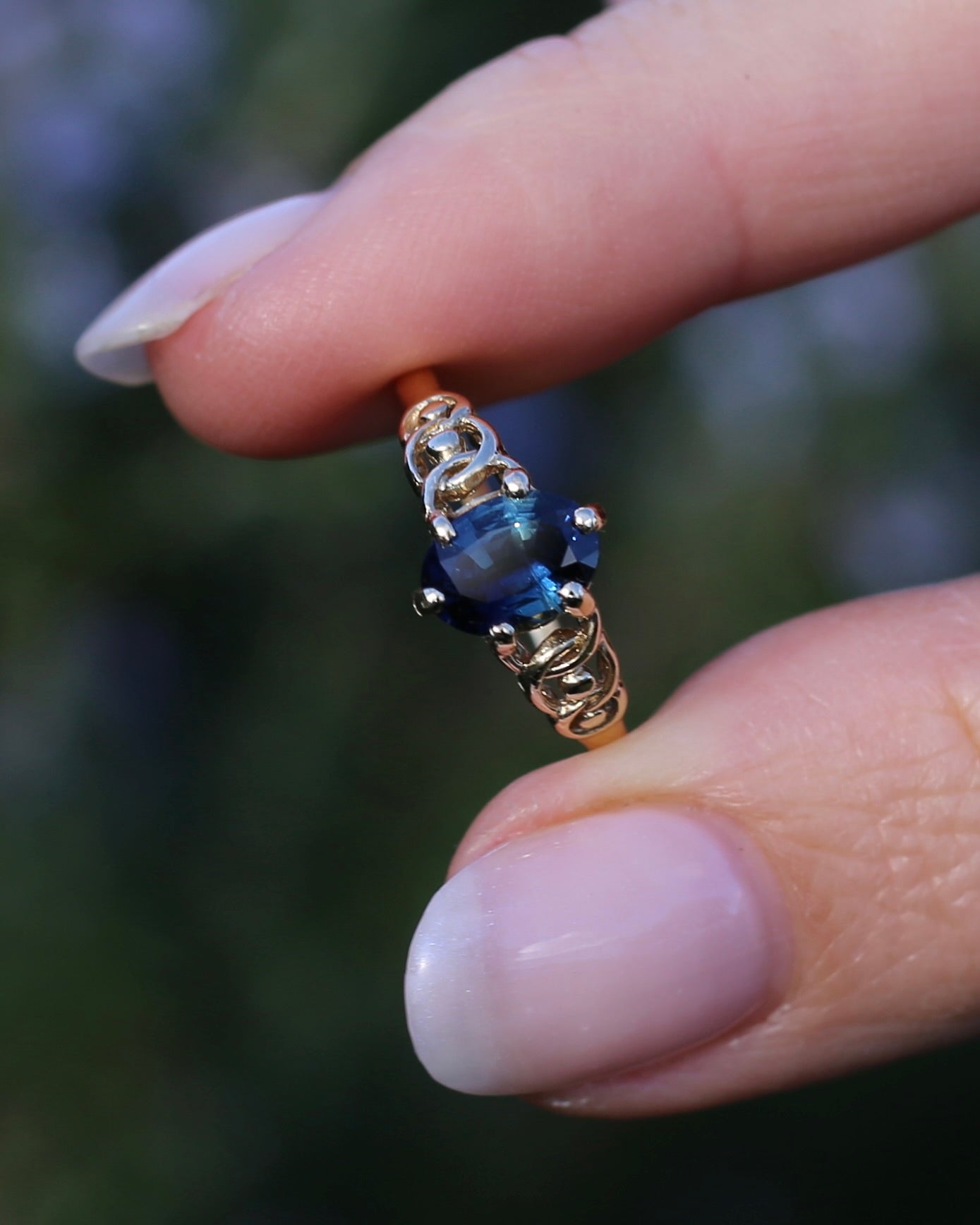 1.5ct Natural Australian Sapphire in 6 Claw Set Ring with Rope Detail Shoulders, 9ct Yellow Gold, size 8 or Q, 1.79g