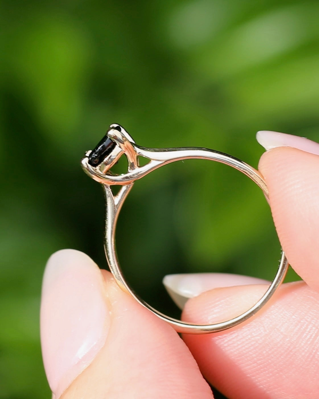 0.72ct Natural Dark Green Tsavorite Garnet, 10ct Yellow Gold, size P or 7.75, 1.53g