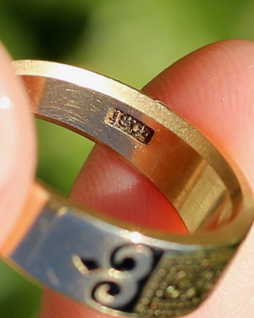 Antique Early Australian J. M. Wendt Enamel Set Band, 18ct Yellow Gold, size N or just over 6.5 (fits more like an M-M1/2 due to width)