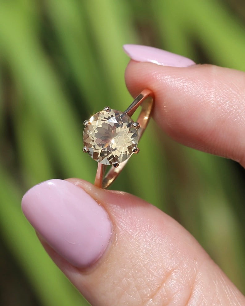 2.5ct Round Natural Heliodor (Yellow Beryl), 6 Claw Set, 9ct Yellow Gold, size N1/2 or 7, 2.0g
