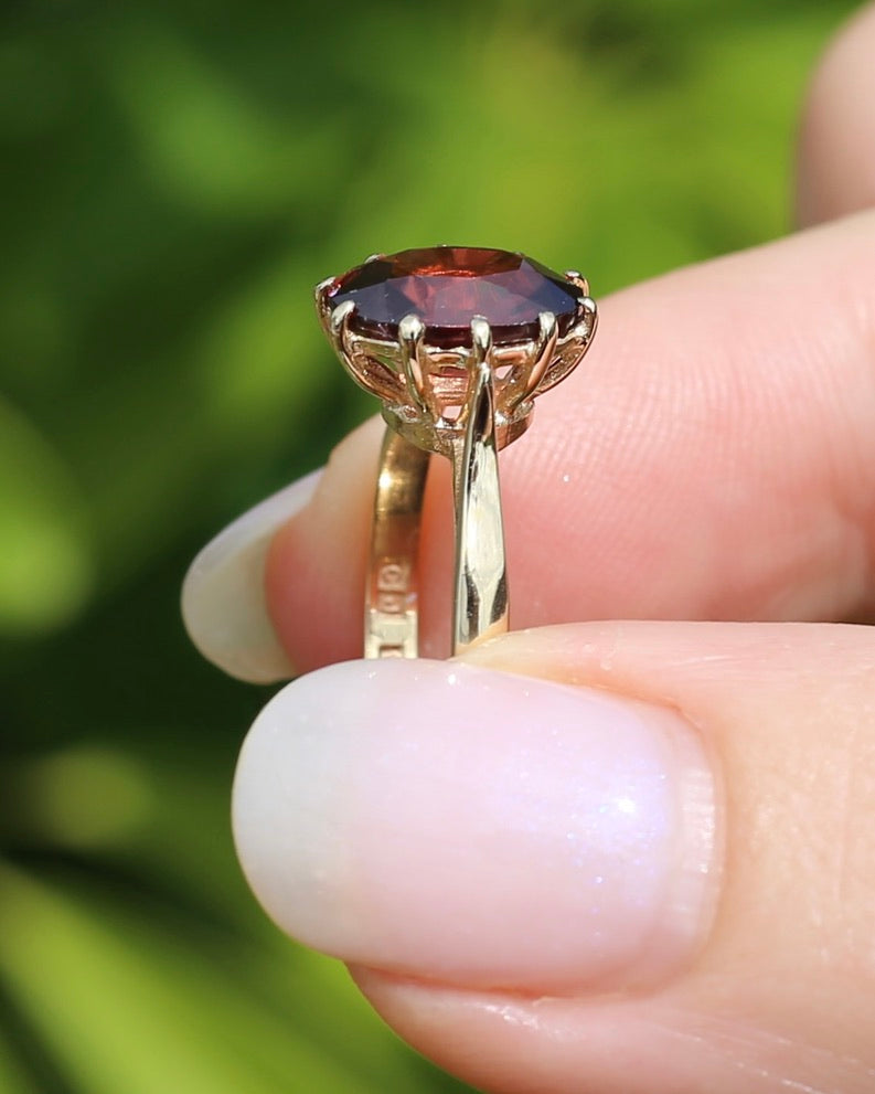 4ct Natural Red Zircon in Vintage Birmingham Made 1973 Multi Claw Ring, 9ct Yellow Gold, size M1/2 or 6.5, 2.61g