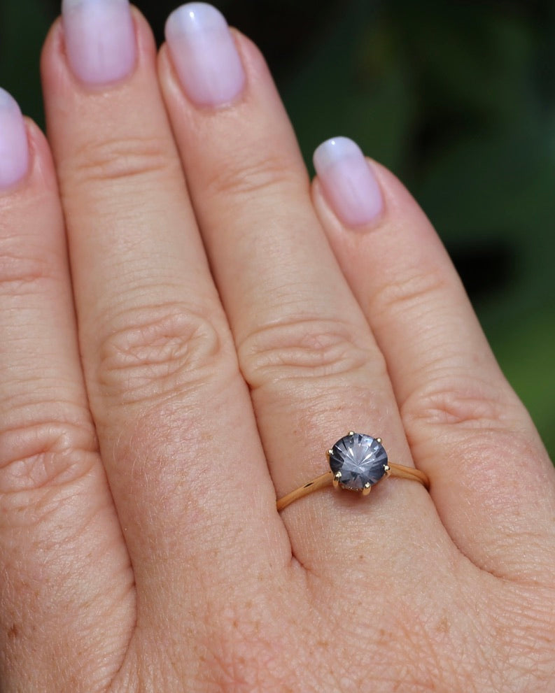 1.35 Lavender Grey Spinel Solitaire, 6 Claw setting, 9ct Yellow Gold, size 9.75 or just over T, 1.72g
