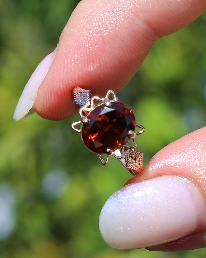 4ct Whisky Zircon in Vintage Old Rosey Gold Ring, 9ct Old Rosey Gold, size M or just over 6, 2.18g
