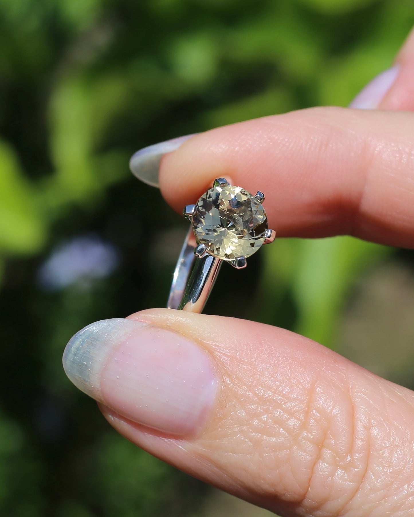 9mm 2.25ct Natural Yellow Beryl, 6 Claw Set, 9ct White Gold, size N1/2 or nearly 7, 3.75g