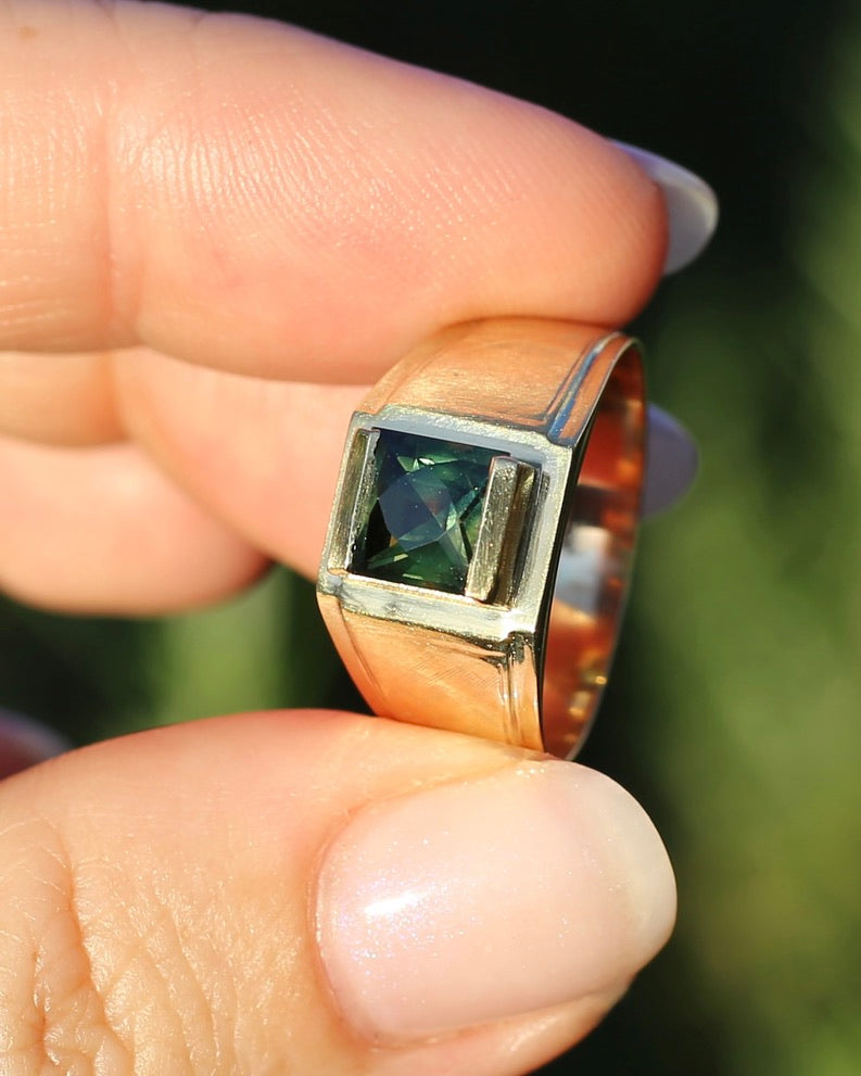 Circa 1950s 2.05ct Natural Unheated Parti Sapphire Signet Ring, 18ct Yellow Gold, size T1/2 or just under 10, 6.59g