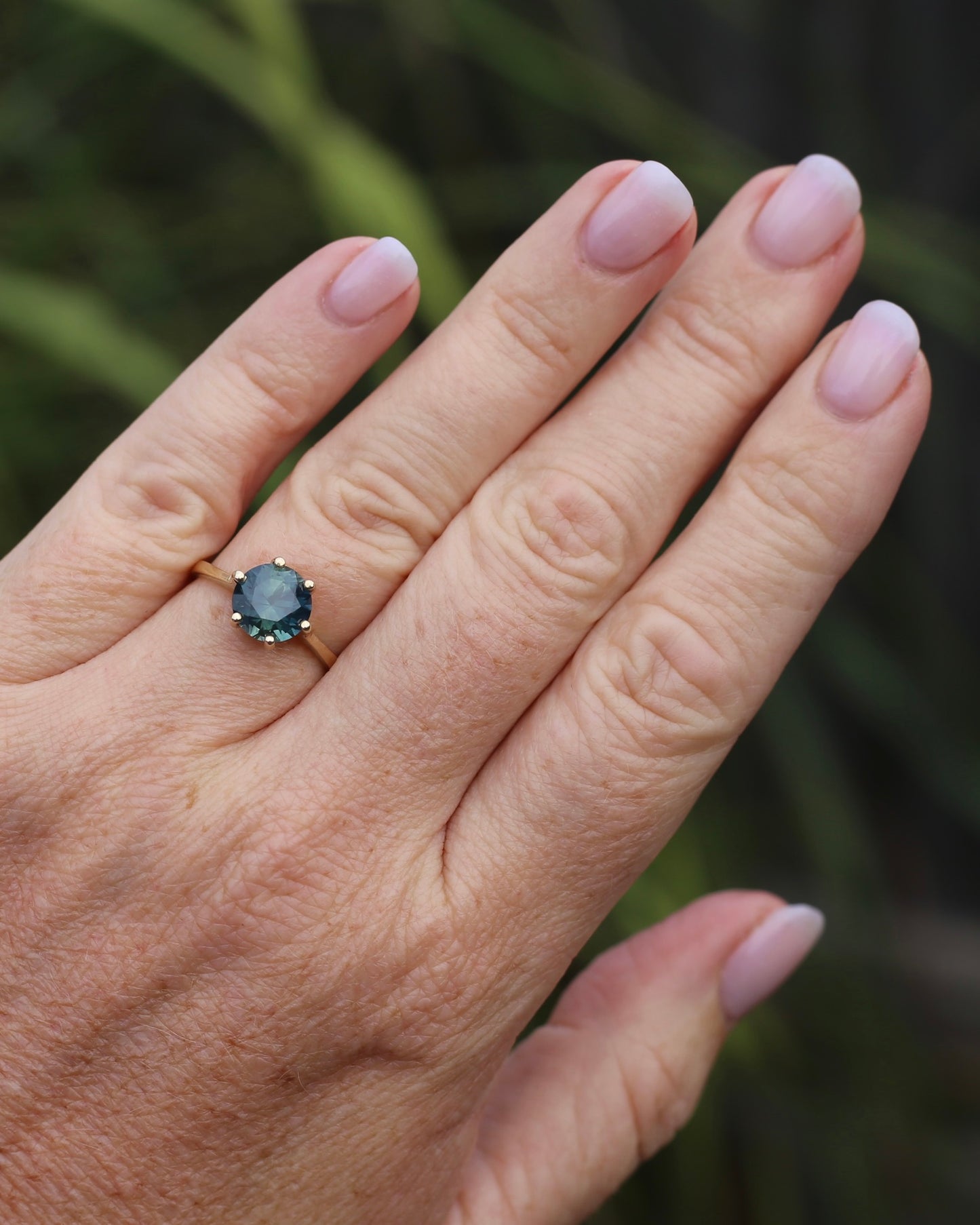 2.95ct Unheated Parti Sapphire Solitaire, 9ct Yellow Gold, size O or 7.5, 3.05g