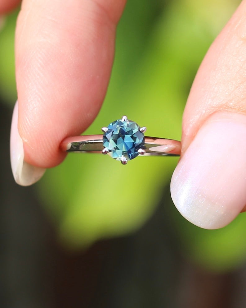 1.19ct Parti Sapphire Solitaire, 6 claw 14ct White Gold, size L1/2 or 6, 2.26g, with valuation