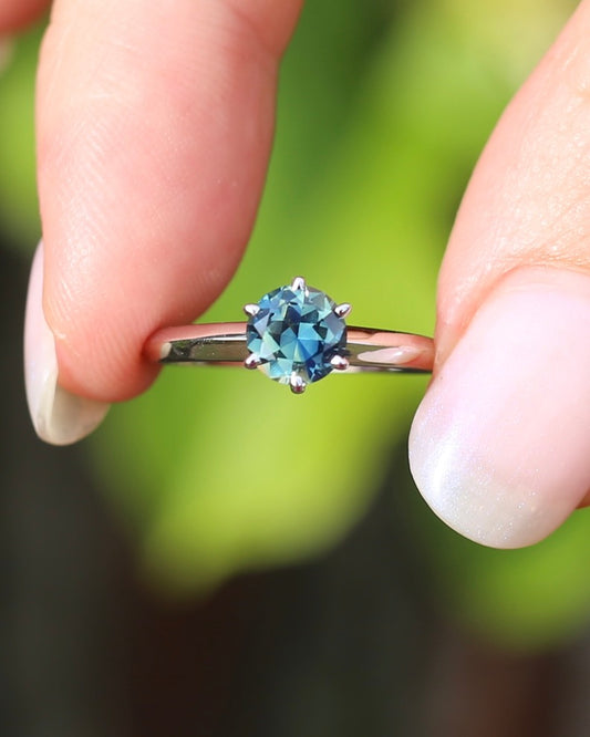 1.19ct Parti Sapphire Solitaire, 6 claw 14ct White Gold, size L1/2 or 6, 2.26g, with valuation