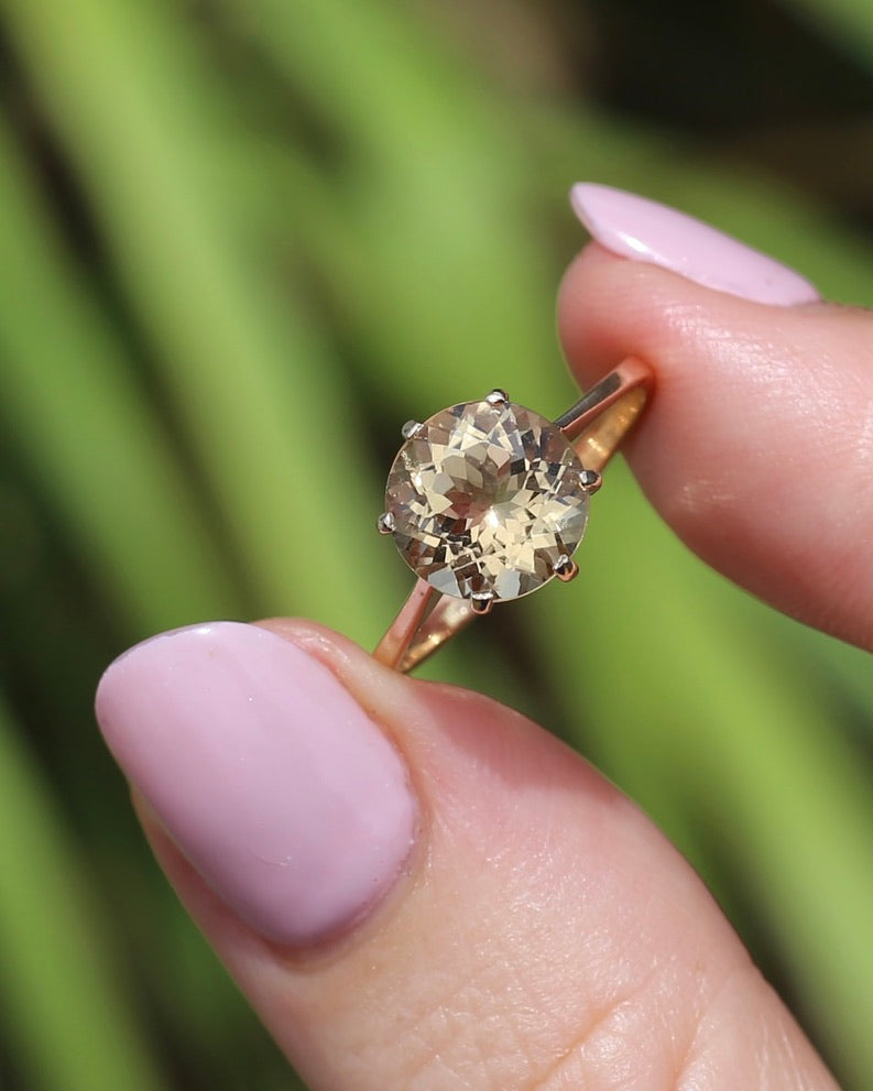 2.5ct Round Natural Heliodor (Yellow Beryl), 6 Claw Set, 9ct Yellow Gold, size N1/2 or 7, 2.0g