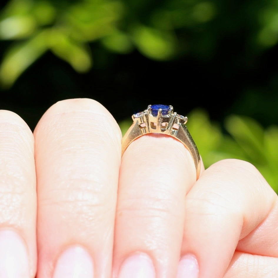 Bright Blue Natural Sapphire and Diamond Trilogy Ring, 18ct Yellow Gold, size K or 5.5