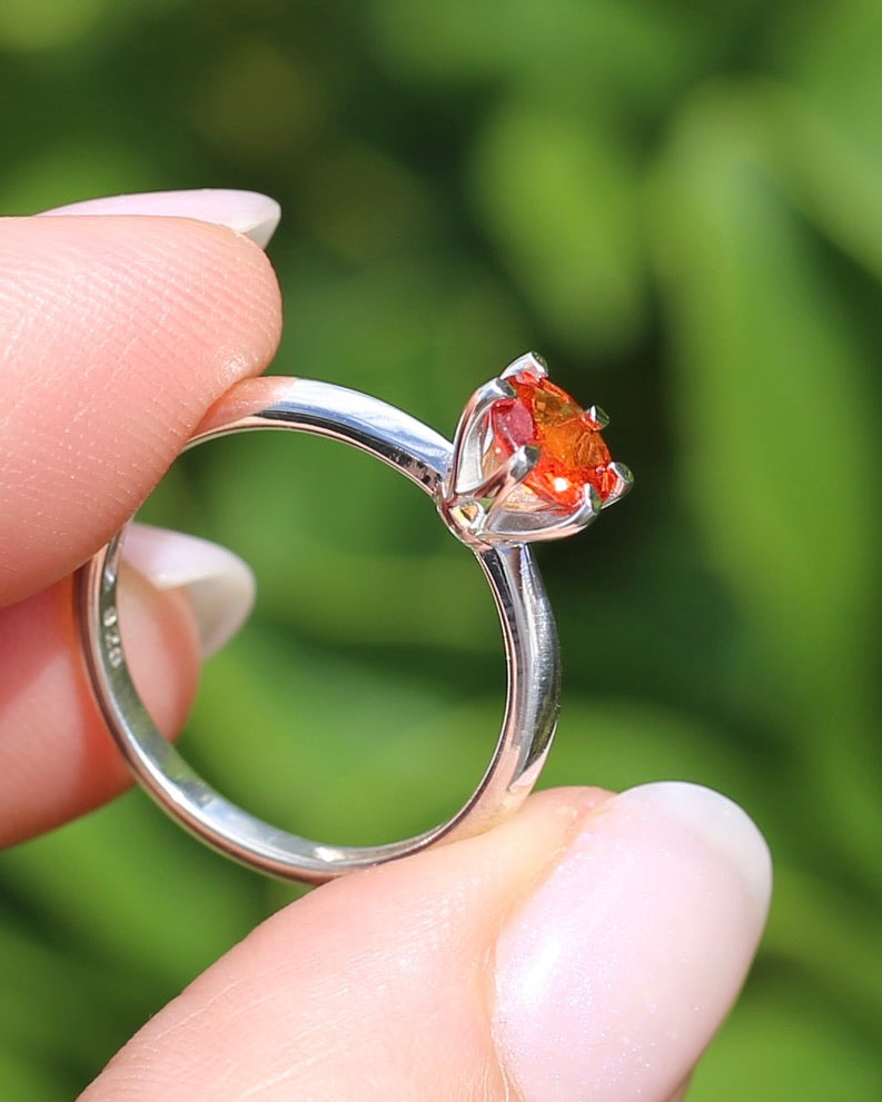 0.85ct Natural Orange Sapphire in 6 Claw Solitaire Ring, Sterling Silver, size N or 6.75, 1.87g