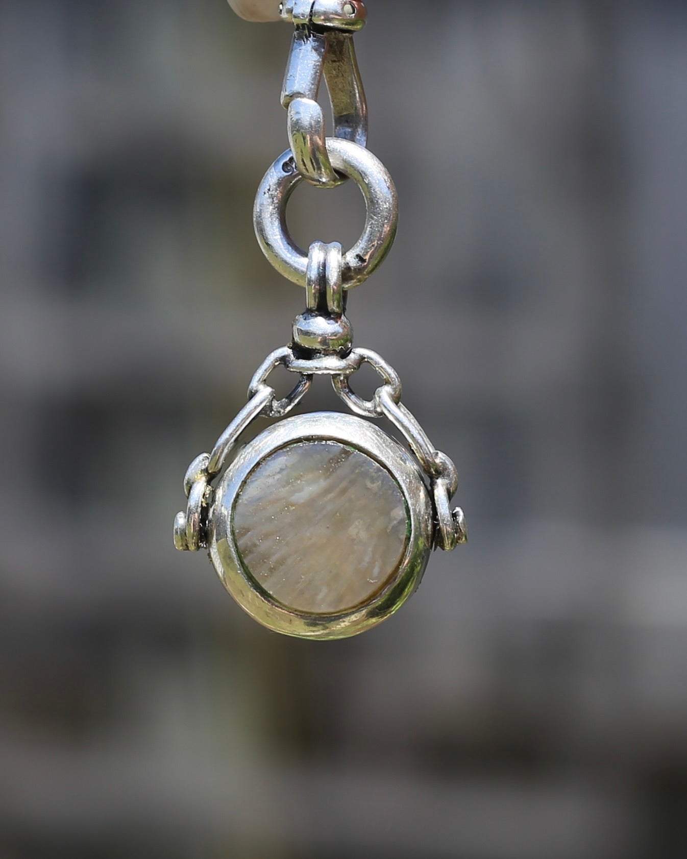 Vintique Spinner Fob with Chain Detail and Agate Faces, 5.4g