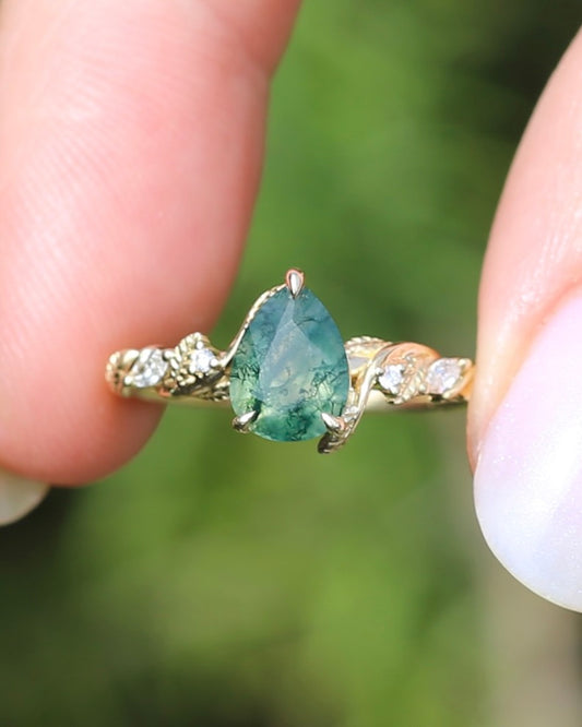 Ethereal Moss Agate and Diamond Ring, 14ct Yellow Gold, size P or 7.5, 2.9g