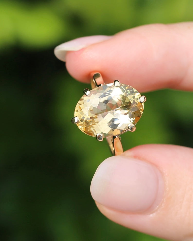 7.1ct Heliodor (Golden Beryl) in Vintage 1978 London Made Ring, 9ct Yellow Gold, size P or 7.75, 4.41g with valuation