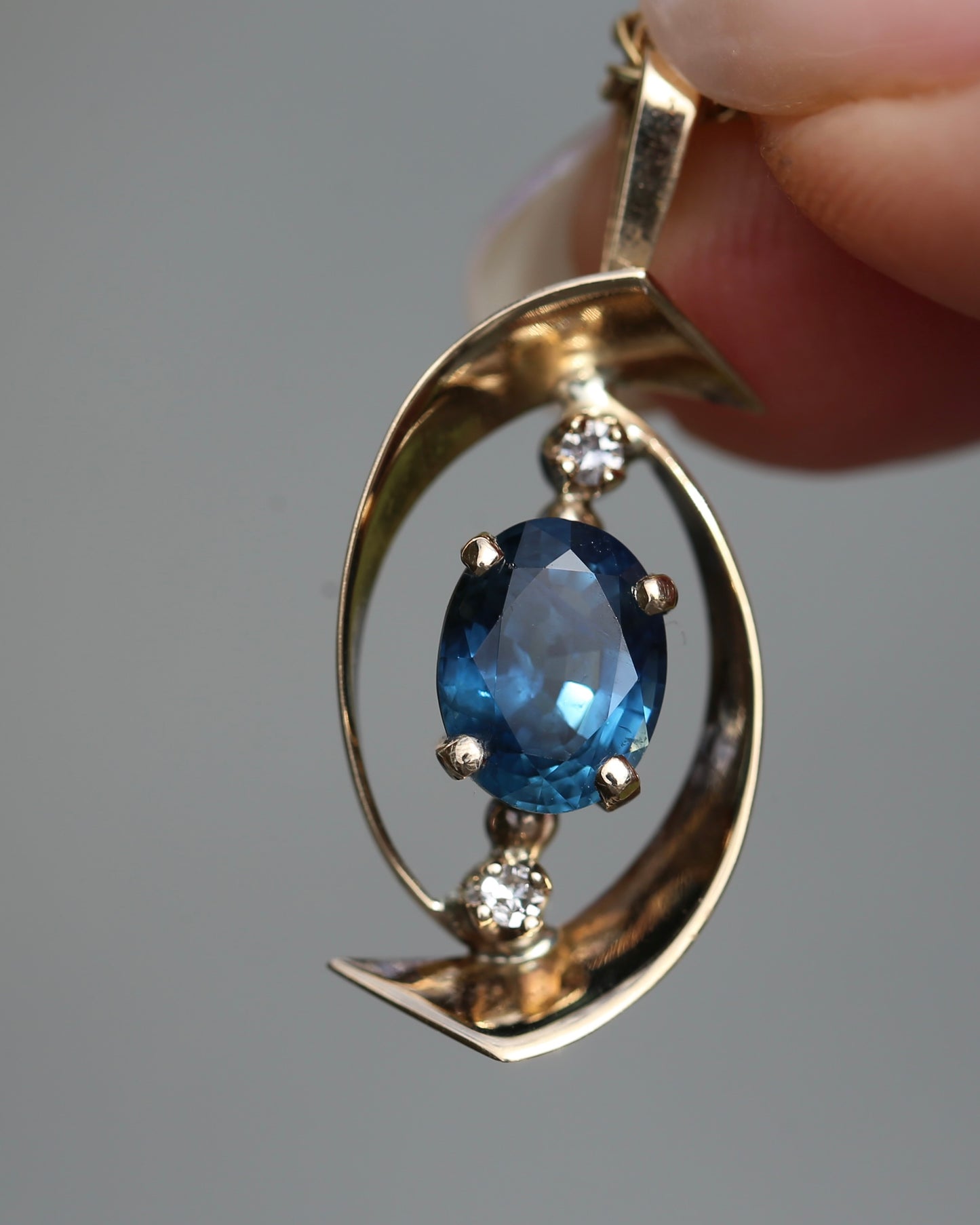 1.5ct Natural Blue Sapphire and Diamond Vintage Pendant, 9ct Yellow Gold, 1.57g