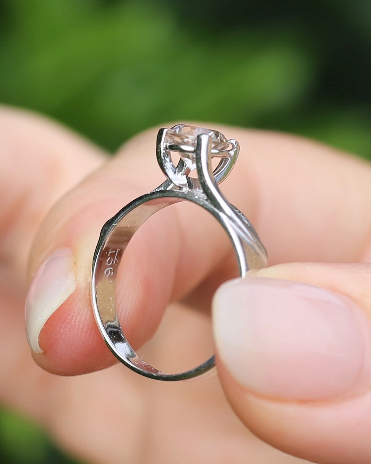 Circa 1970s 1.57ct White Pink Australian Zircon Ring, 9ct White Gold, size N or 6.75, 3.44g