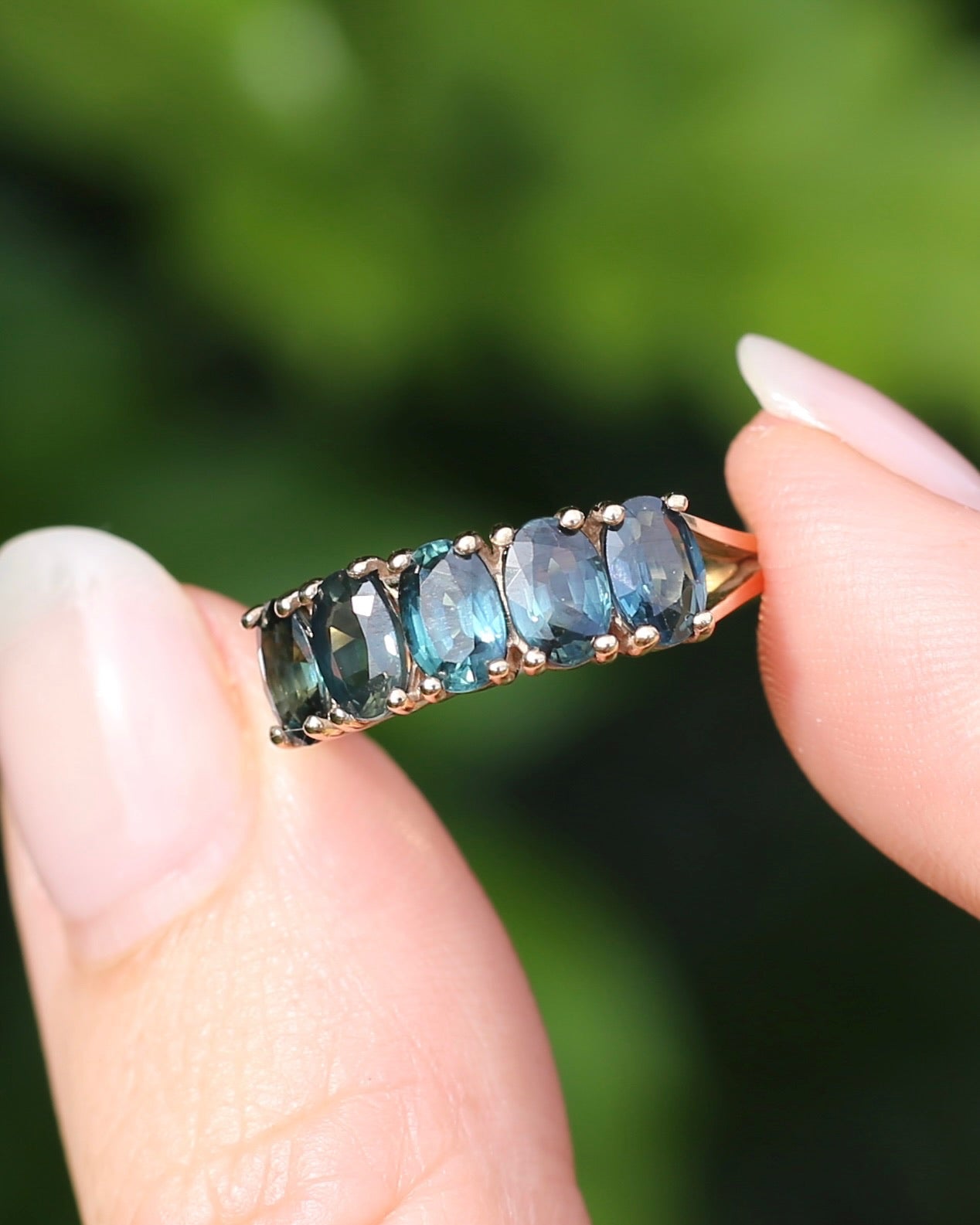 Vintage 3.25ct Five Stone Parti Sapphire Ring, 9ct Yellow Gold, size O1/2 or 7.5 with valuation, 3.05g