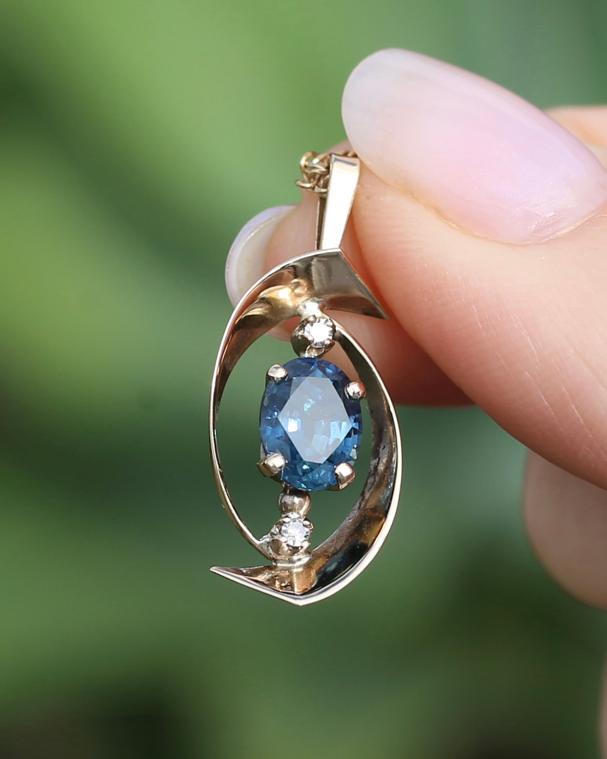 1.5ct Natural Blue Sapphire and Diamond Vintage Pendant, 9ct Yellow Gold, 1.57g