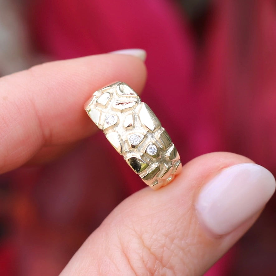 Mid Century Inspired Cobblestone and Diamond Ring, 9ct yellow gold, size R or just bigger than 8.5